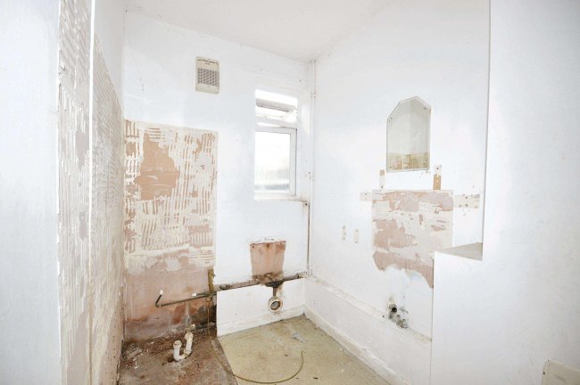 27 Fitzneal Street, East Acton, London, W12 0BH 4