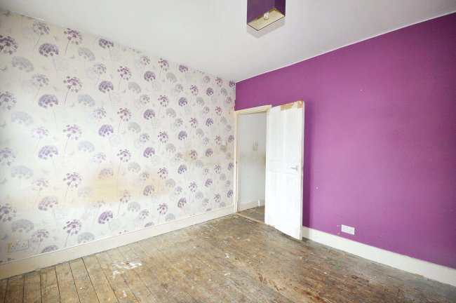 27 Fitzneal Street, East Acton, London, W12 0BH 4