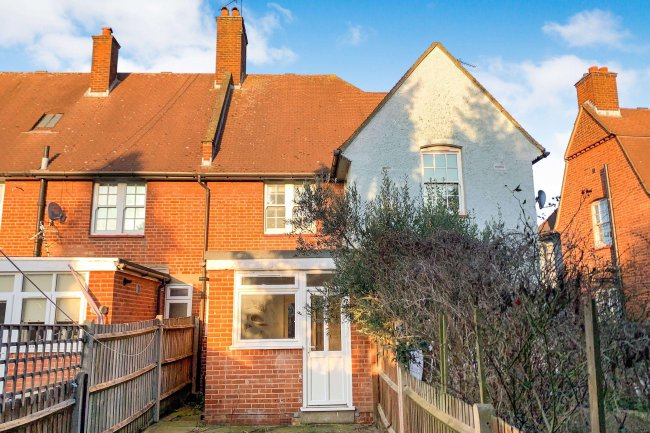 27 Fitzneal Street, East Acton, London, W12 0BH 4