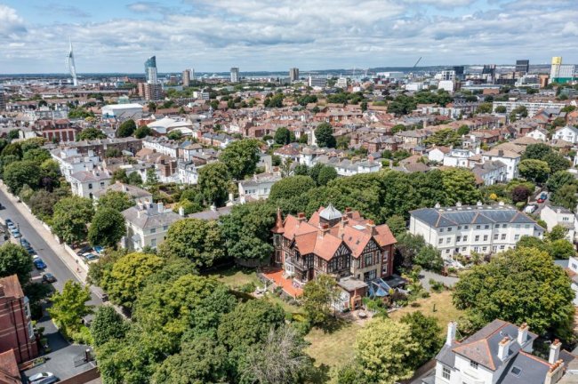 2 Brankesmere House, Queens Crescent, Southsea, Portsmouth, PO5 3HT 5