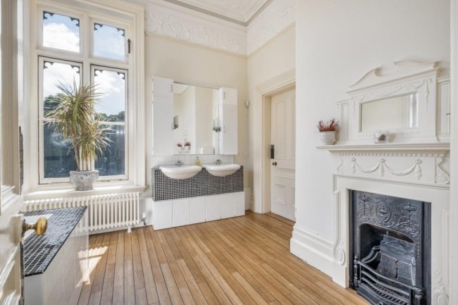 2 Brankesmere House, Queens Crescent, Southsea, Portsmouth, PO5 3HT 5