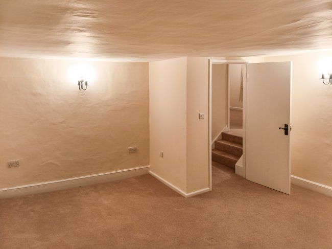 9 Wilsford, Devizes, Pewsey, SN9 6HB 6