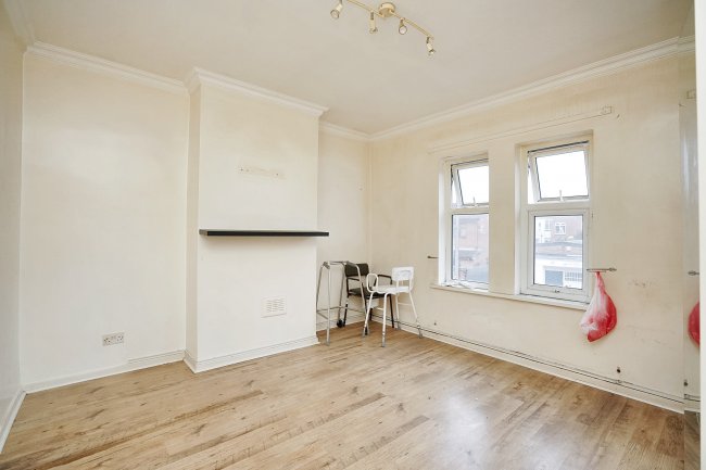 24 Lothair Road, Leicester LE2 7QB 7