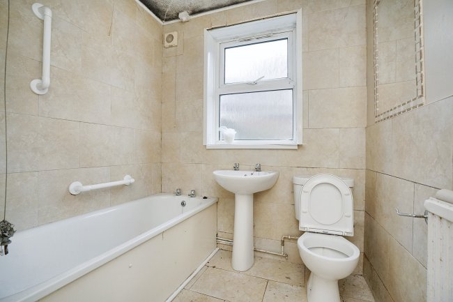 24 Lothair Road, Leicester LE2 7QB 7