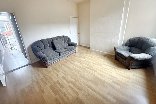 32 Ivanhoe Street, Leicester, LE3 9GW 2