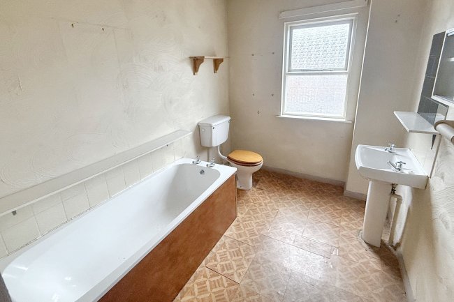 32 Ivanhoe Street, Leicester, LE3 9GW 2