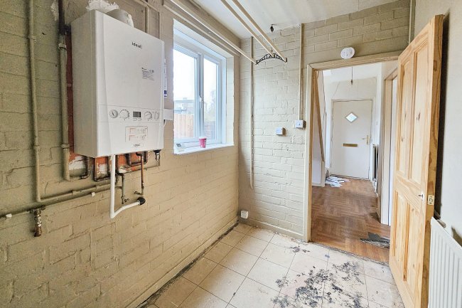 6 Grange Walk, Middleton, Manchester, M24 5GU 3