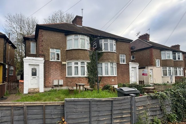 12 River Gardens, Feltham, TW14 0RE 1