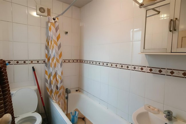 12 River Gardens, Feltham, TW14 0RE 1