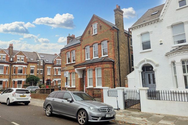 46b Hendricks Avenue, Balham, SW12 8TL 4