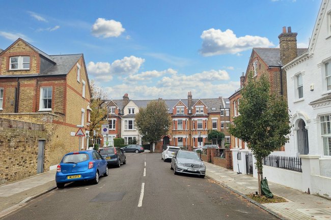 46b Hendricks Avenue, Balham, SW12 8TL 4