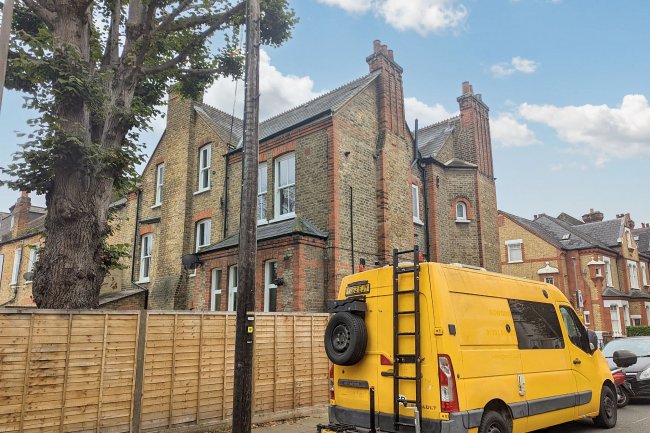 46b Hendricks Avenue, Balham, SW12 8TL 4
