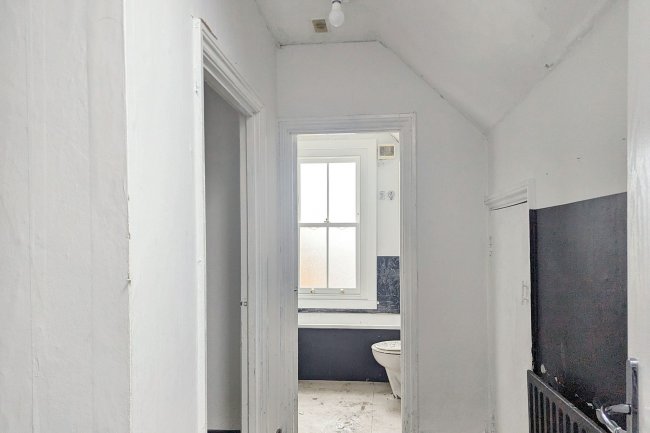 46c Hendricks Avenue, Balham, SW12 8TL 5