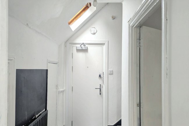 46c Hendricks Avenue, Balham, SW12 8TL 5