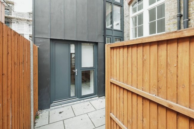 Flat 4 Gloucester Building, Trafalgar Court, Brighton BN1 4FB 8