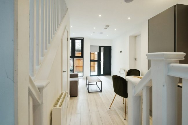 Flat 4 Gloucester Building, Trafalgar Court, Brighton BN1 4FB 8