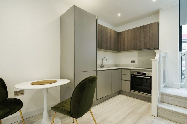 Flat 4 Gloucester Building, Trafalgar Court, Brighton BN1 4FB 8