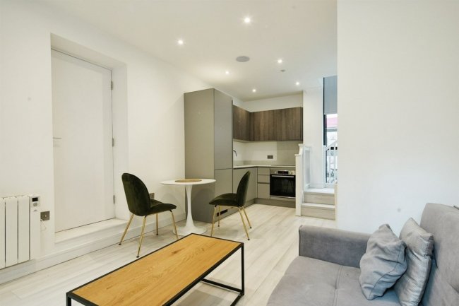 Flat 4 Gloucester Building, Trafalgar Court, Brighton BN1 4FB 8