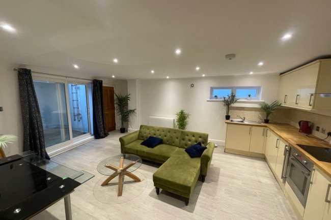 Flat 1, 64-66 Lavender Hill, London SW11 5RQ 10