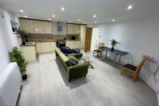 Flat 1, 64-66 Lavender Hill, London SW11 5RQ 10