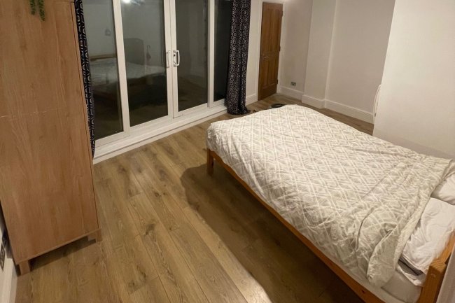 Flat 1, 64-66 Lavender Hill, London SW11 5RQ 10