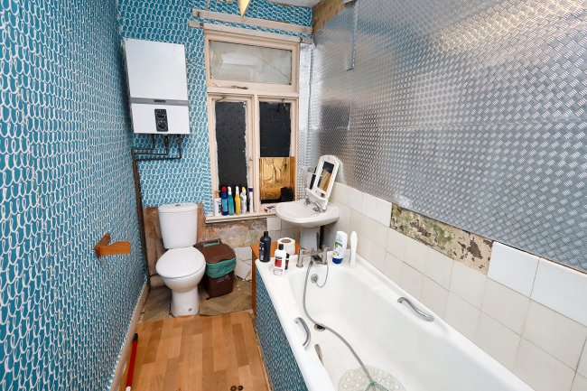 53 Queen Elizabeth Road, Walthamstow, London, E17 6ES 2