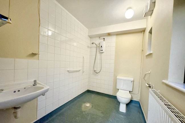 160 Lincoln Road, Peterborough, Cambridgeshire PE1 2NR 8