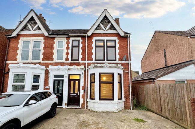 160 Lincoln Road, Peterborough, Cambridgeshire PE1 2NR 8