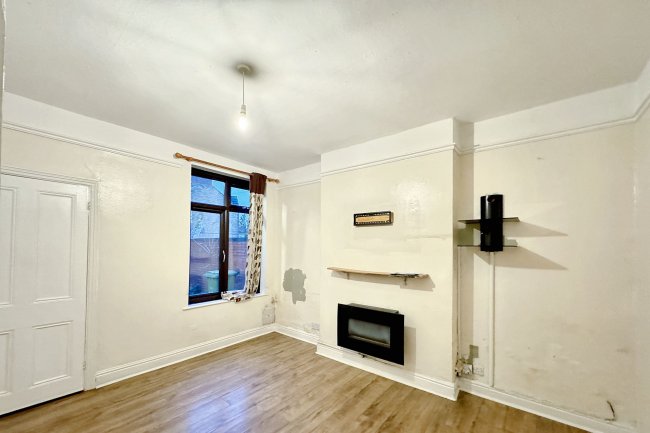 160 Lincoln Road, Peterborough, Cambridgeshire PE1 2NR 8