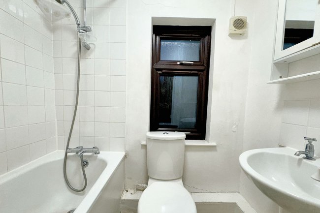 160 Lincoln Road, Peterborough, Cambridgeshire PE1 2NR 8