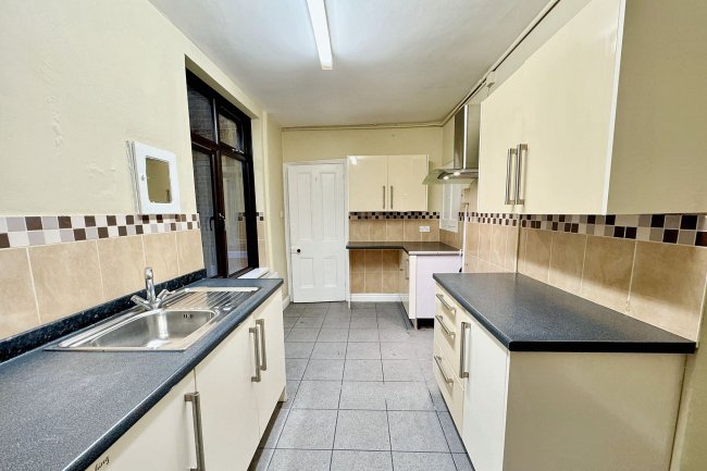 160 Lincoln Road, Peterborough, Cambridgeshire PE1 2NR 8