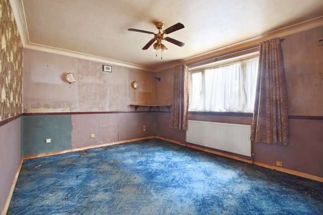 1 Stuart Court, High Street, Elstree, Borehamwood, WD6 3DU 6