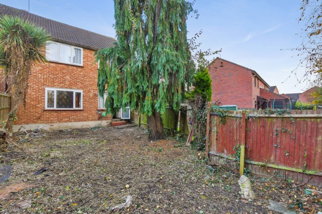 1 Stuart Court, High Street, Elstree, Borehamwood, WD6 3DU 6