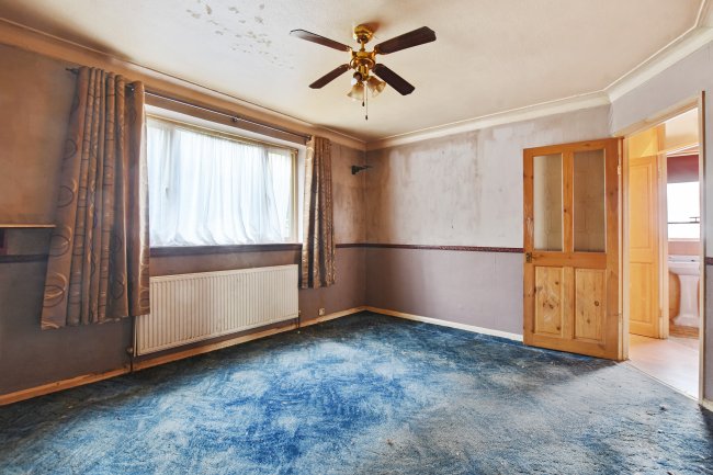 1 Stuart Court, High Street, Elstree, Borehamwood, WD6 3DU 6