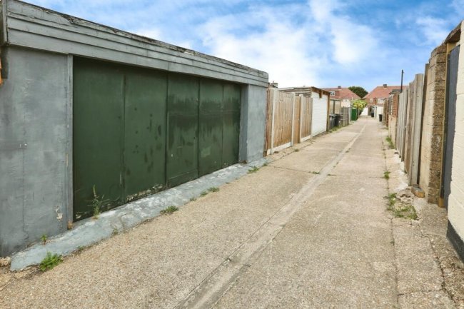 23 Hill Park Road, Gosport, Hampshire, PO12 3EB 4