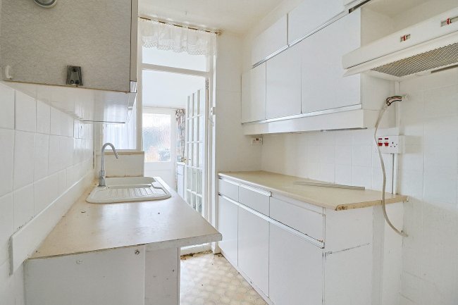 23 Hill Park Road, Gosport, Hampshire, PO12 3EB 4