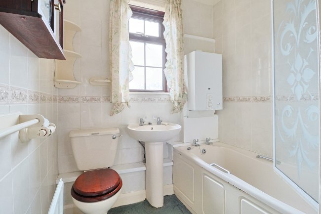 23 Hill Park Road, Gosport, Hampshire, PO12 3EB 4