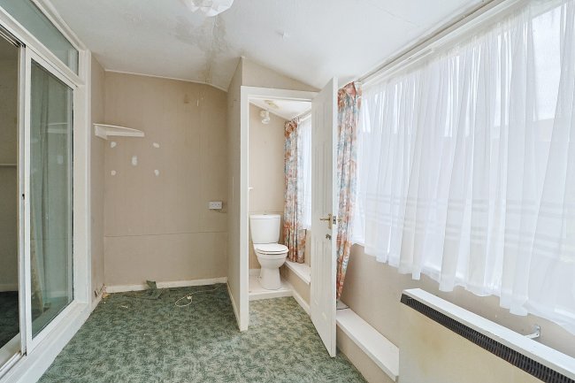 23 Hill Park Road, Gosport, Hampshire, PO12 3EB 4