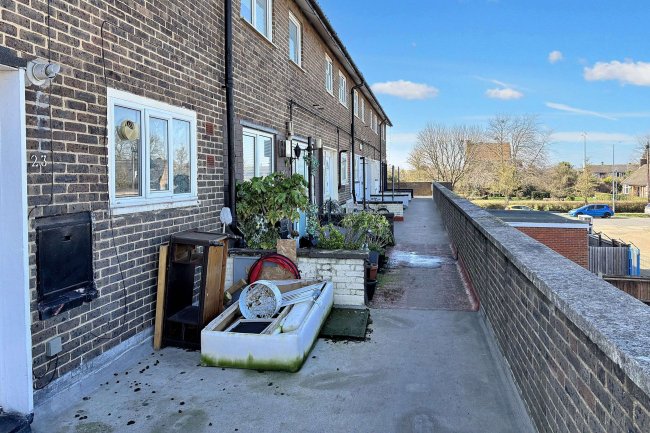 23 Aire Drive, South Ockendon, Essex, RM15 5AP 3