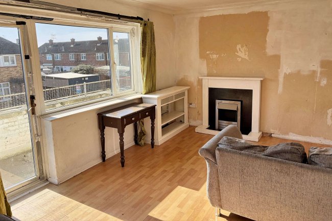 23 Aire Drive, South Ockendon, Essex, RM15 5AP 3