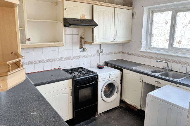 23 Aire Drive, South Ockendon, Essex, RM15 5AP 3