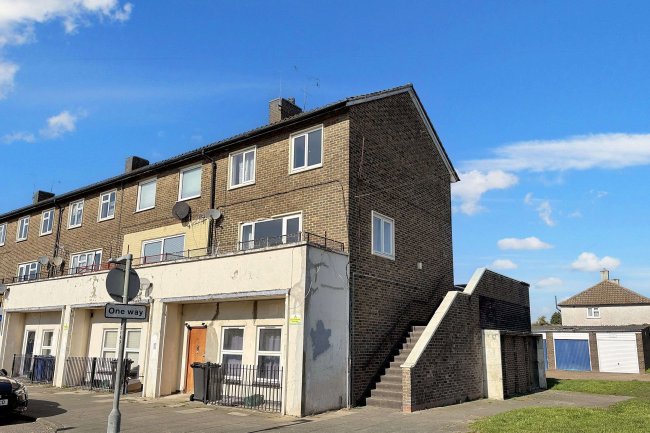 23 Aire Drive, South Ockendon, Essex, RM15 5AP 3