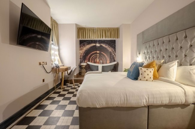 Manchester Hall, 36 Bridge Street, Manchester, M3 3BT 1