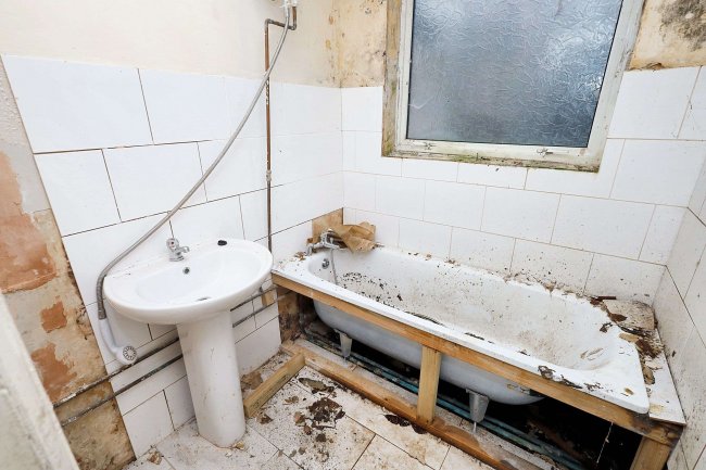 57 Thornton Avenue, West Drayton, Middlesex, UB7 9JU 6