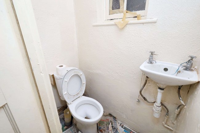 57 Thornton Avenue, West Drayton, Middlesex, UB7 9JU 6