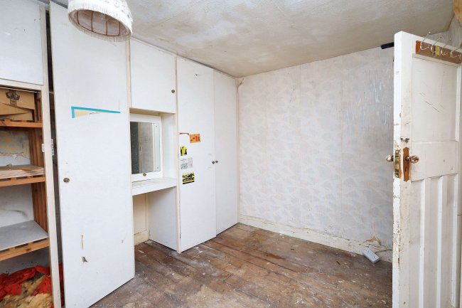 57 Thornton Avenue, West Drayton, Middlesex, UB7 9JU 6