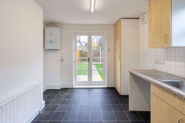 1 Minet Gardens, London NW10 8AS 4