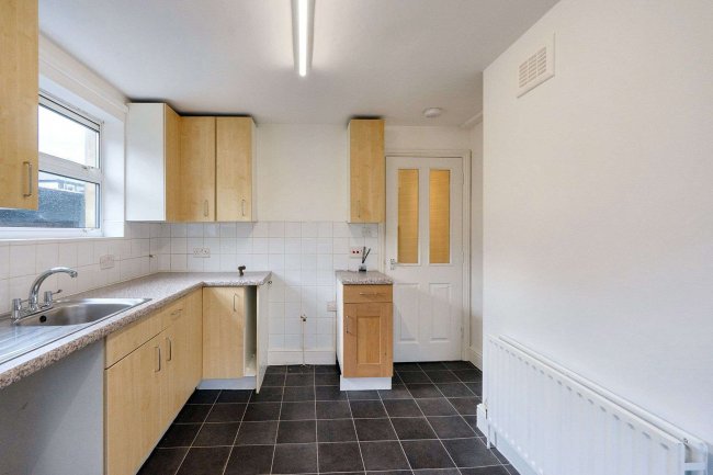 1 Minet Gardens, London NW10 8AS 4