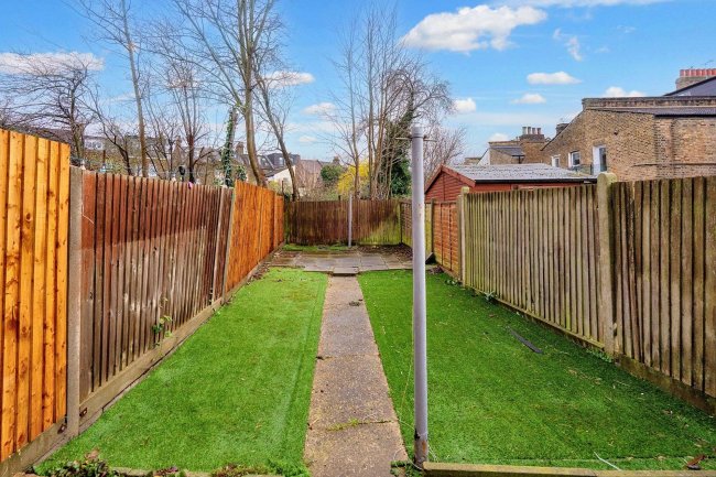 1 Minet Gardens, London NW10 8AS 4