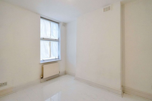 1 Minet Gardens, London NW10 8AS 4